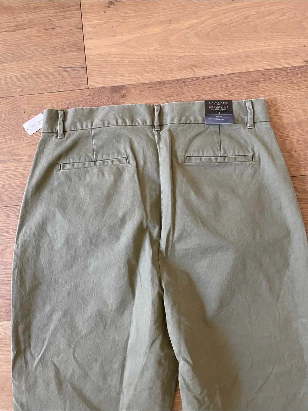 NWT - Banana Republic Chino Pleated Crop Pants Army green Plus Size 18